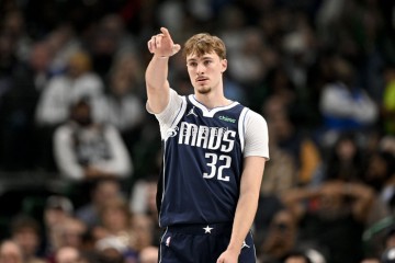 电子竞技体育平台-雄鹿狂飙20记三分血洗独行侠，库兹马复出20分！弗拉格空砍19+10|罗林斯|外线|密尔沃基雄鹿队|达拉斯独行侠队|约什-格林_新浪体育_新浪新闻