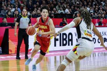 电子竞技体育平台-女篮队长杨舒予10中3：仅7+3+4+2+1 下半场4中0遭冻结